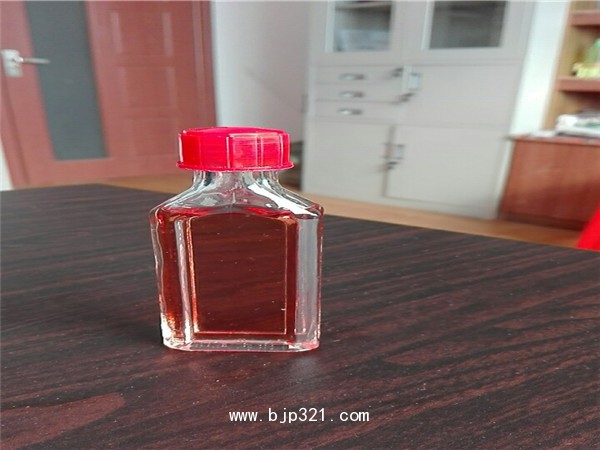 鑫方宇正紅花油